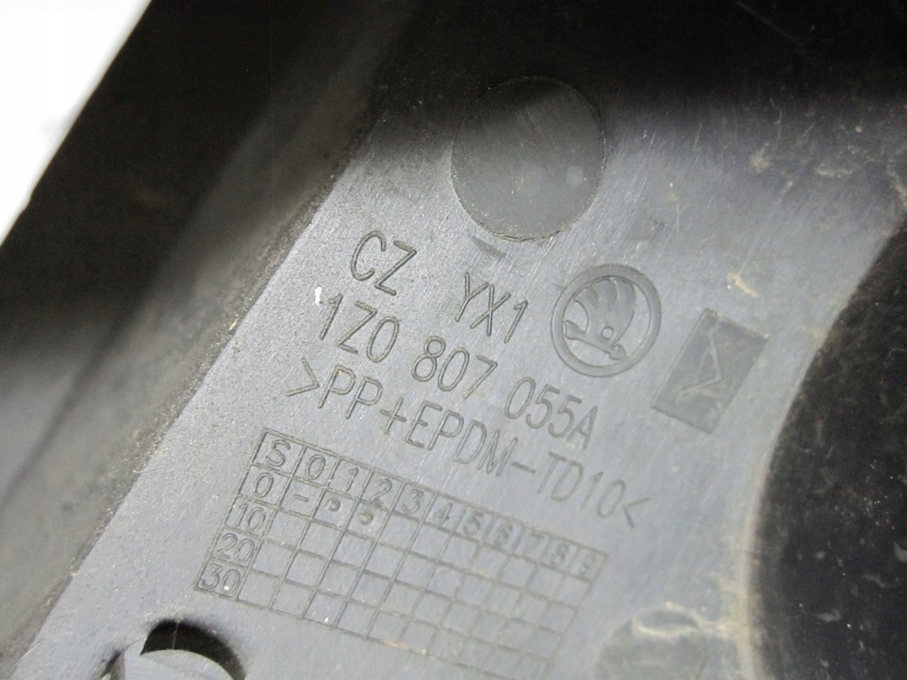 Octavia ii рестайлинг  10r кронштейн омыватель лампы правый перед 120807055a с Разборки