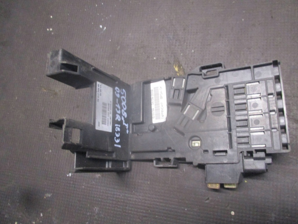 Предохранители аккумулятор peugeot 5008 1 09-13r 9666527580 с Разборки