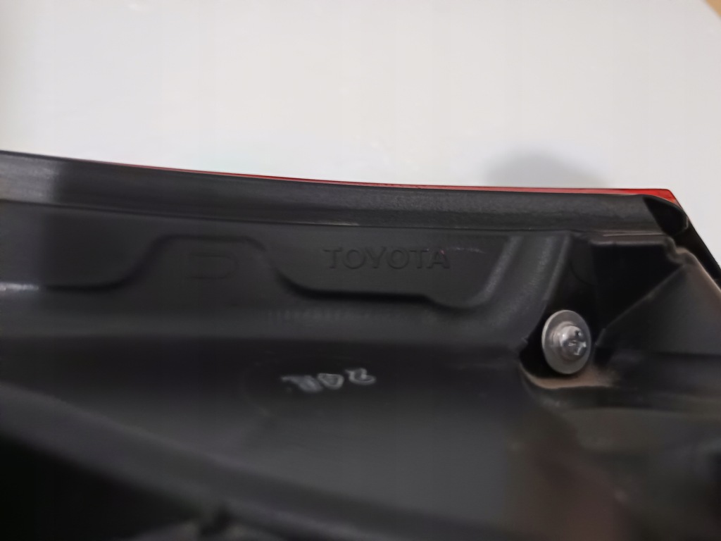 фото №8, Toyota camry viii 2017- лампа правый задняя pół led чёрный середина оригинал eur