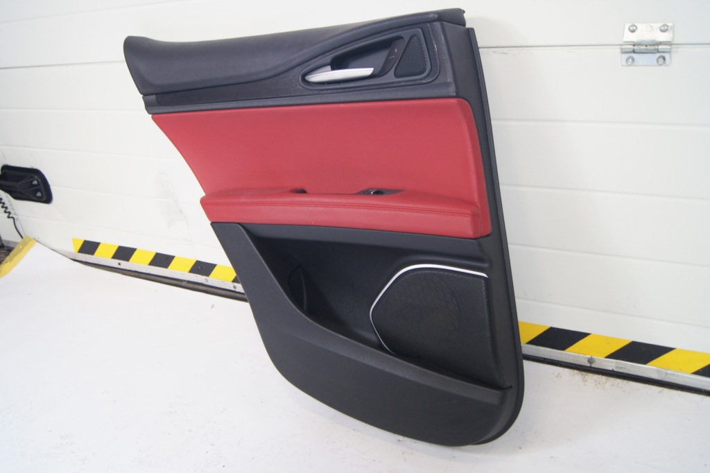 фото №3, Обшивка червоний лівий задня alfa romeo stelvio 19r