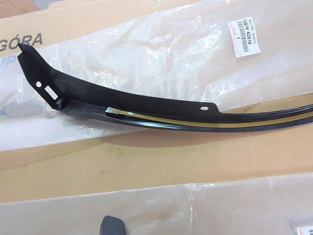 фото №13, Toyota rav4 v молдинг крыла правый задняя