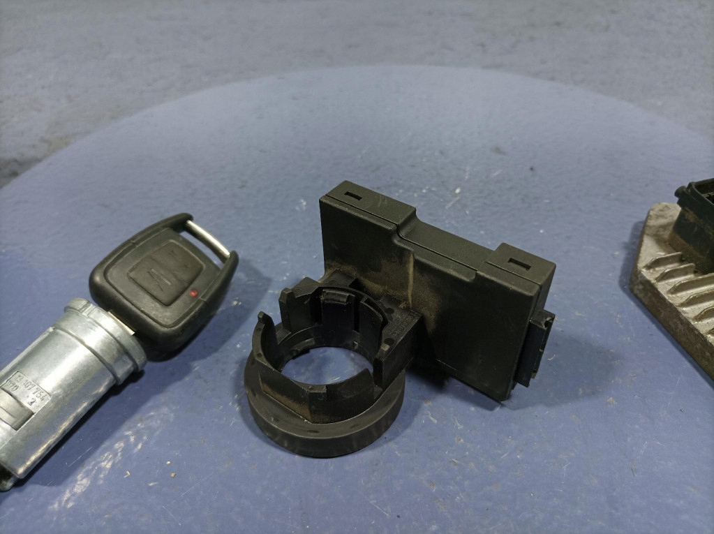 фото №8, Opel zafira a lift 1.8b 125 km z18xe блок управления набор стартовый 55351752