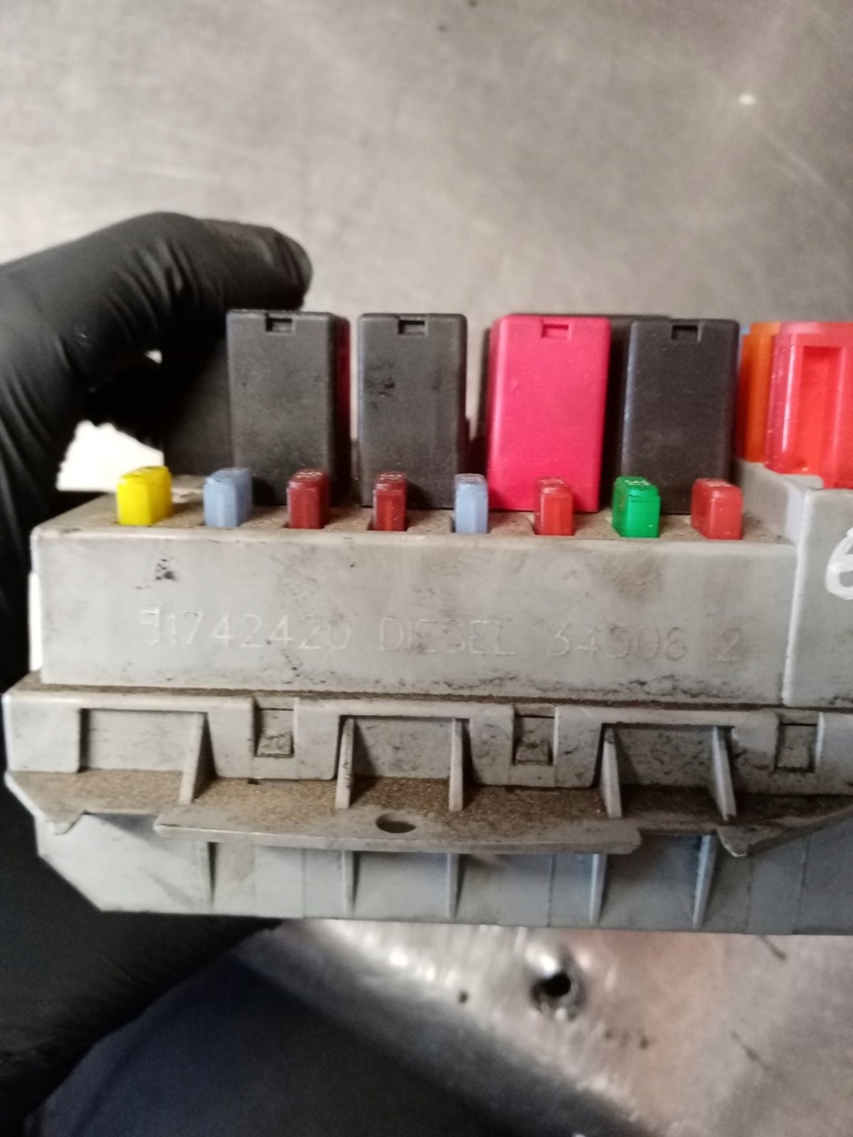 фото №5, Коробка предохранителей alfa romeo gt 1.9 jtd 51742420