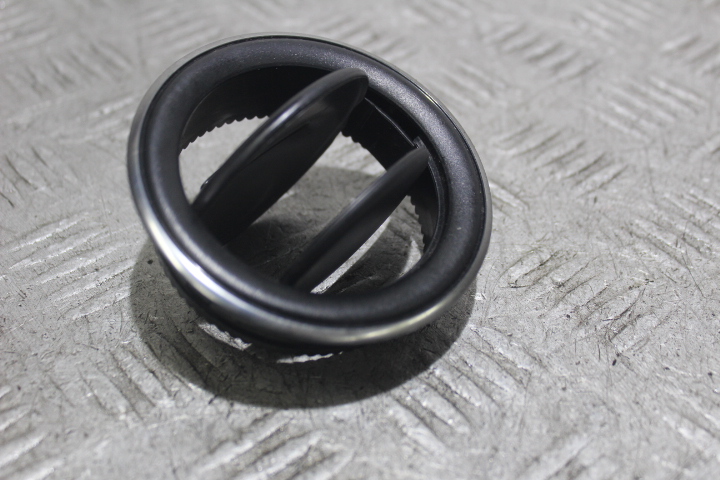 фото №1, Решётка обдув левая dacia sandero ii lift