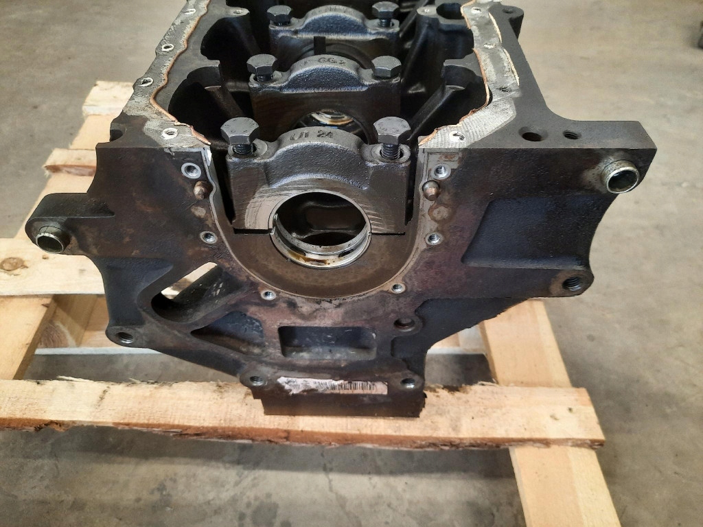 фото №5, Volkswagen golf iv 1.4mt 75km 97-06 блок двигателя 038103021