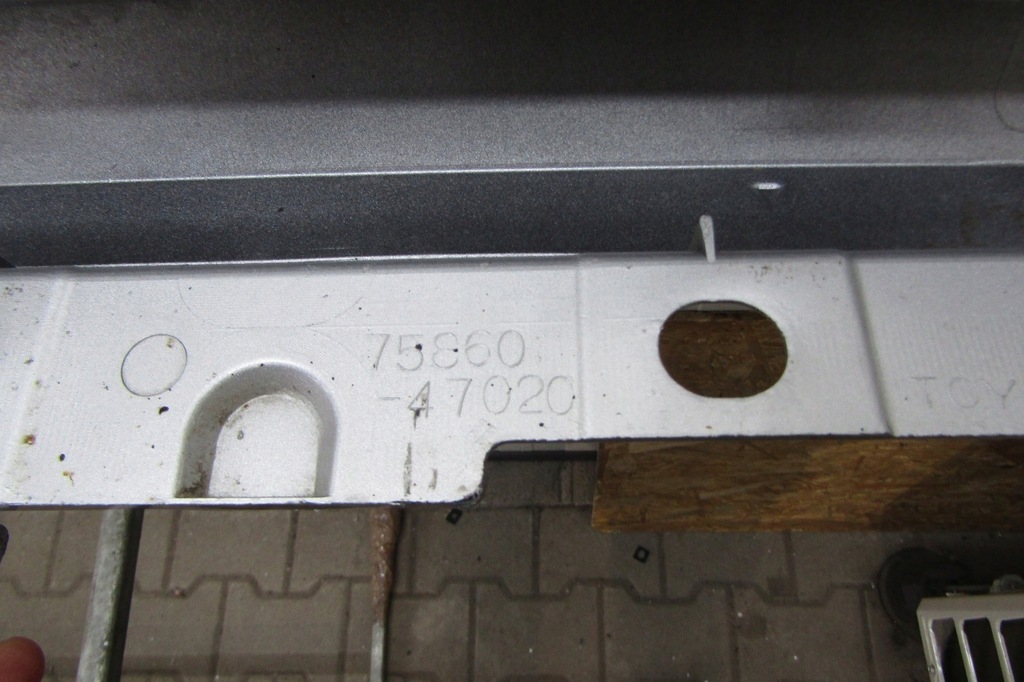 фото №10, Молдинг порог левая toyota prius + plus 11-18