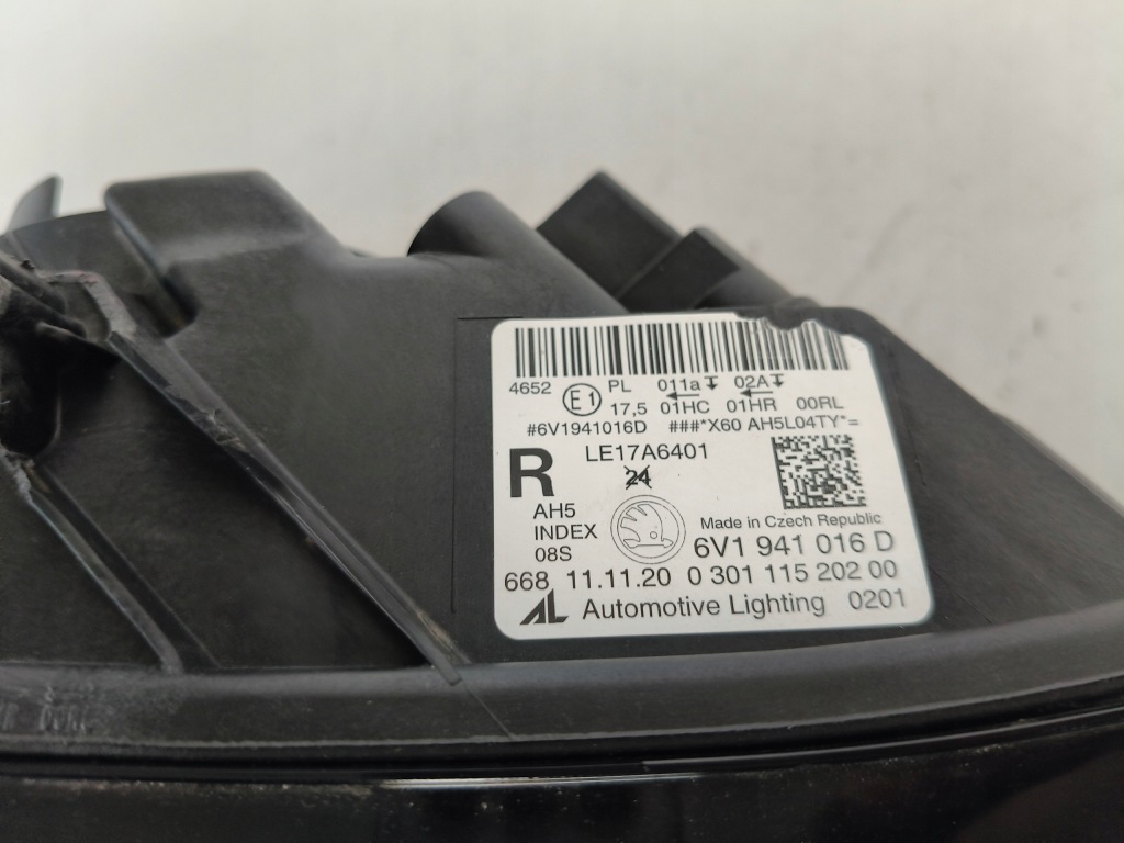 Фара правый  фара skoda fabia 3 3 6v 6v0 18- рестайлинг  led Цена