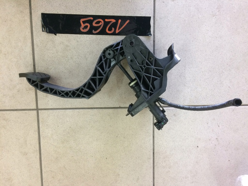 фото №1, Audi a1 педаль зчеплення 2q1721059