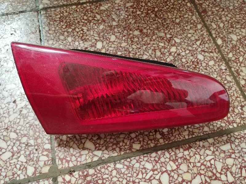 фото №1, Лампа правая задняя w крышка багажника 60693791 alfa romeo 147
