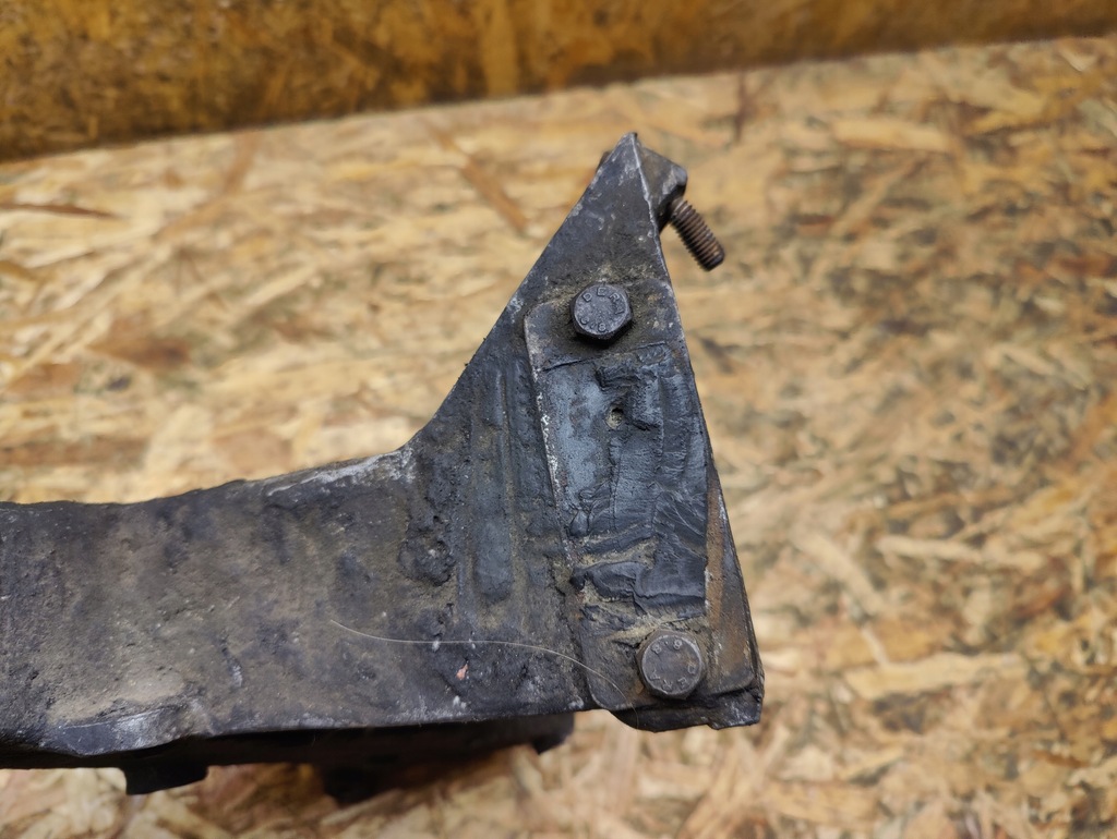 фото №7, Кронштейн коробки передач левая vw vanagon 068199207a