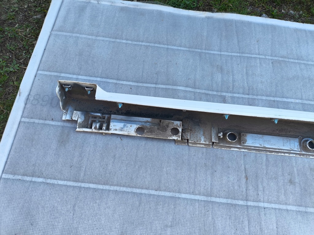 фото №7, Молдинг порог правая toyota corolla e21 sedan