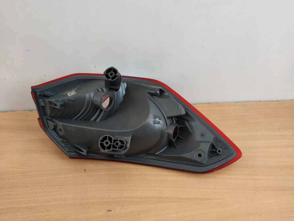 фото №2, Ford focus iv 4 mk4 хэтчбек правая лампа задняя hb