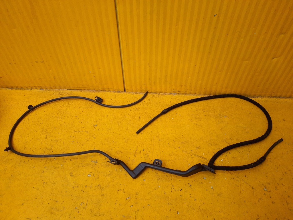 фото №1, Maserati levante шланг распылителя кронштейн