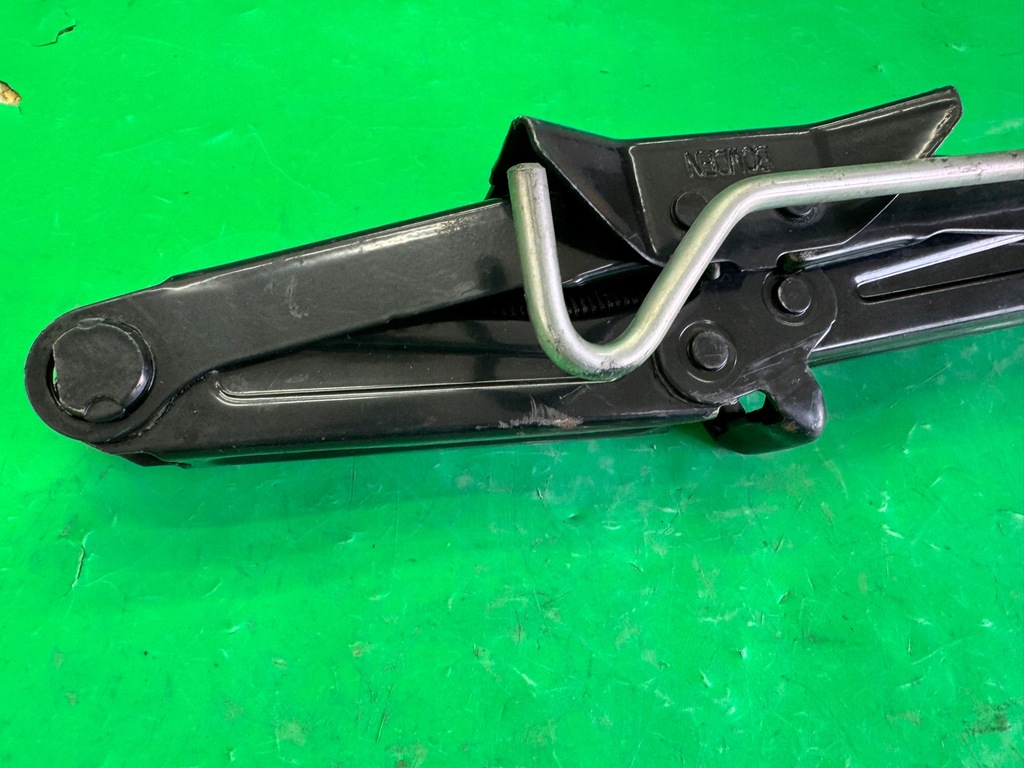 фото №9, Домкрат подъемник трапециевидный автомобильный подъемник renault megane iii 995500002r