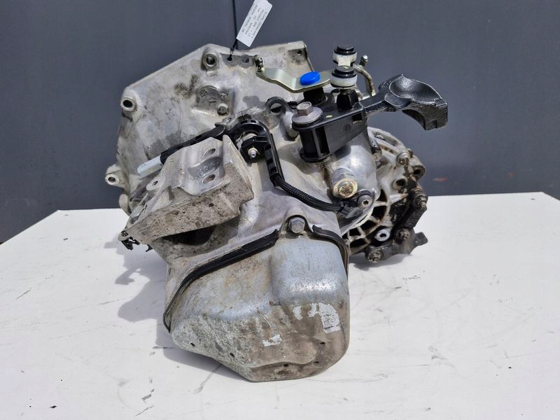 Opel crossland x peugeot 2008 1 1 1.2 vti коробка передач передач механическая коробка передач 5b 20a705 Недорого