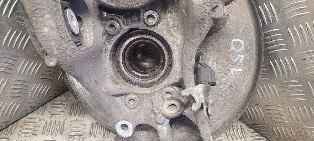 фото №8, Audi q5 sq5 2011 задняя сторона левая ступица колеса заднего