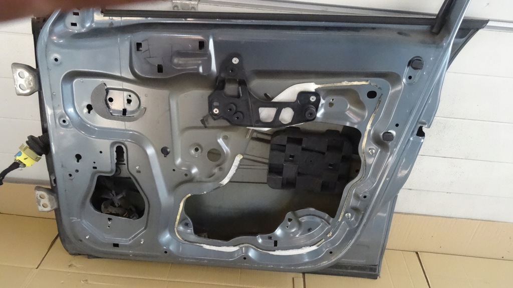 фото №8, C4 picasso 1 i дверь правый перед ezwd