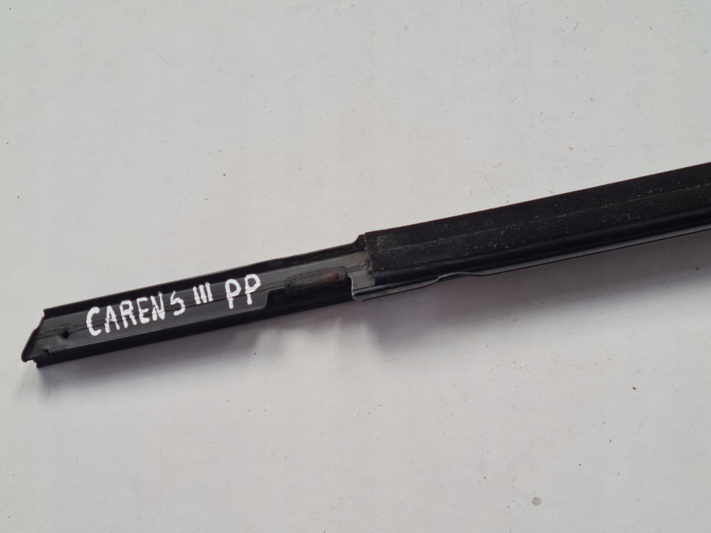 фото №5, Молдинг уплотнитель дверь правая перед kia carens iii