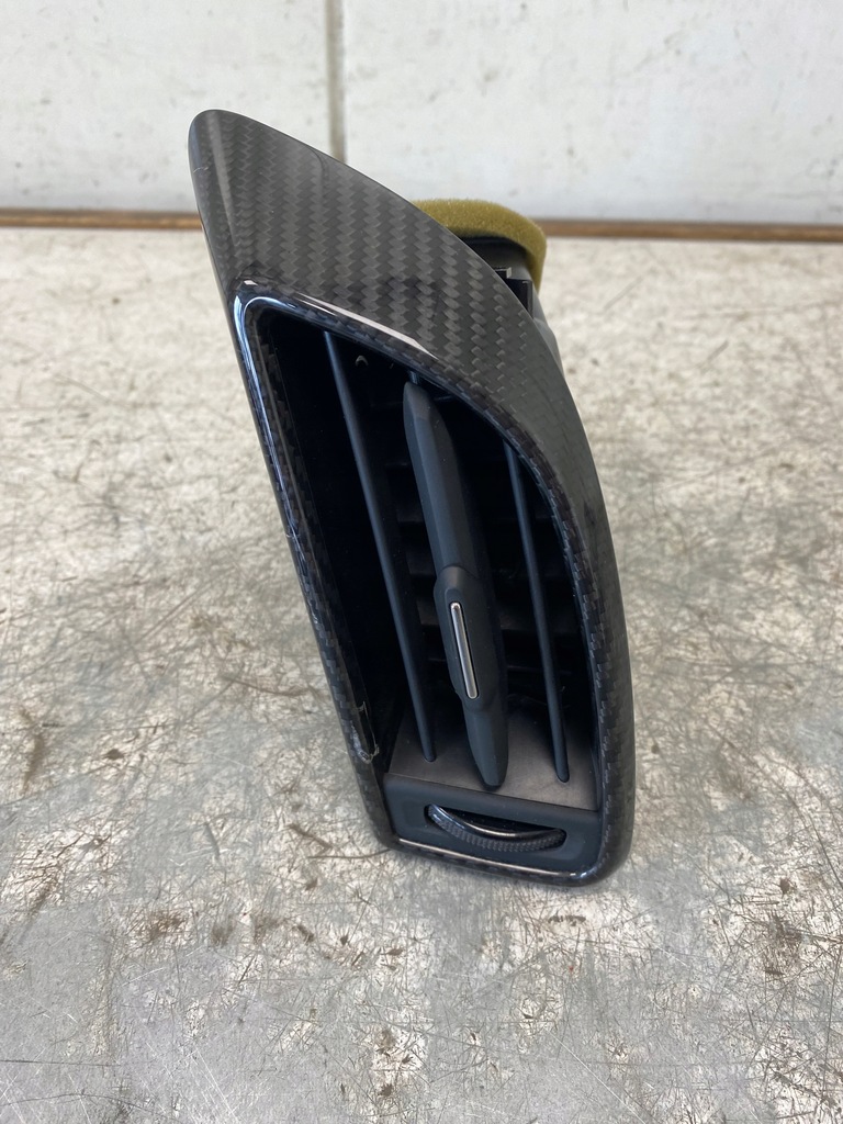 фото №8, Audi r8 plus 4s решётка обдув правая средняя защита молдинг спидометра карбон