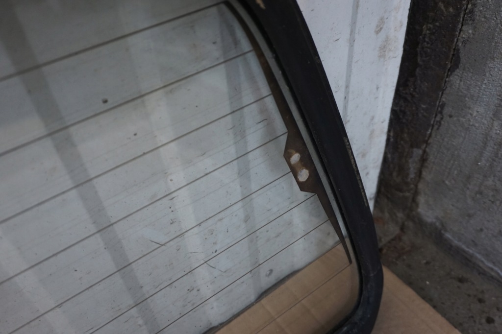 Mazda b2500 ford ranger стекло задний  задняя 2,5 td 2001r Недорого