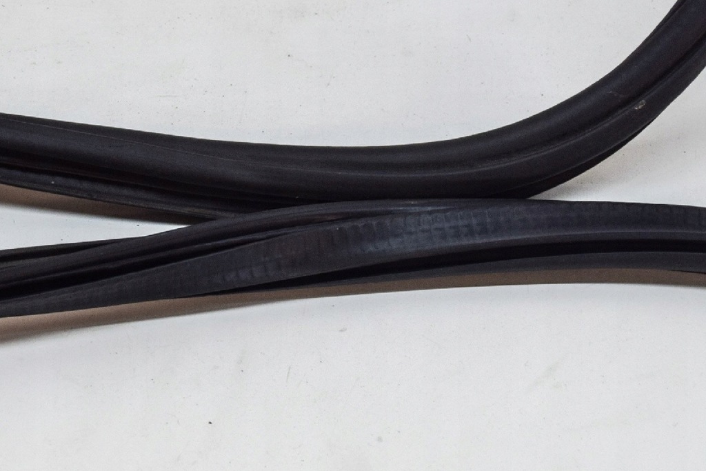 фото №6, Audi q5 fy передня ліва прокладка двері гумовий елемент 80a831721 2.0 бензин 185kw 2