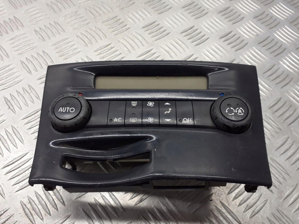фото №1, Панель обдув кондиционера renault laguna ii 8200575240