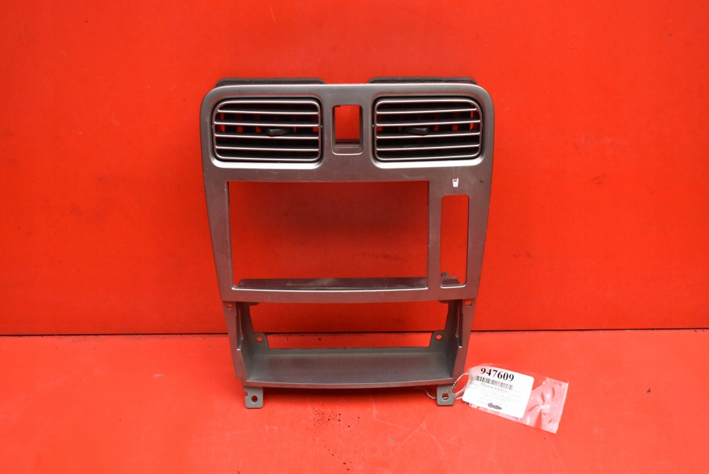фото №1, Решётка обдув средняя рамка радио subaru forester 2 ii 02-05