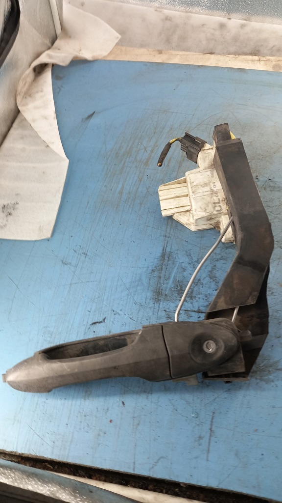 фото №2, Замок правий перед ford focus 1.8b 98r