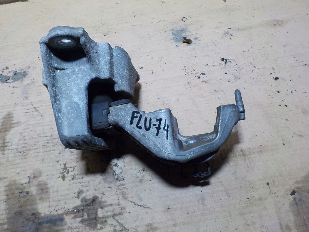 фото №1, Кронштейн подушка двигателя renalut fluence 10r-