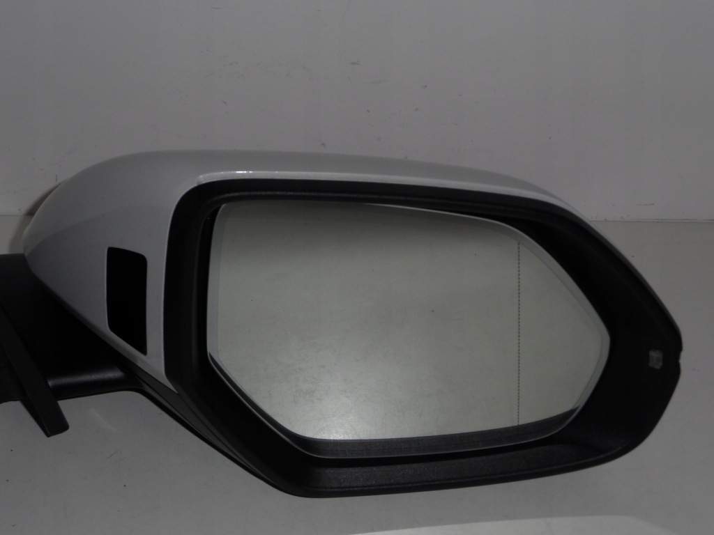 фото №6, Audi q8 камера ассистент фотохромный 15pin оригинал