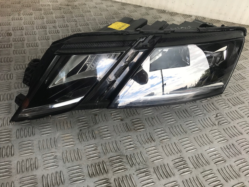 фото №1, Лампа левая передняя 5e1941015d skoda octavia iii