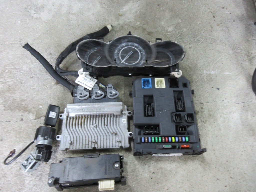 фото №1, Citroen c3 ii 2011 r. 1.4 8v бортовой компьютер 9676782980 1070026868