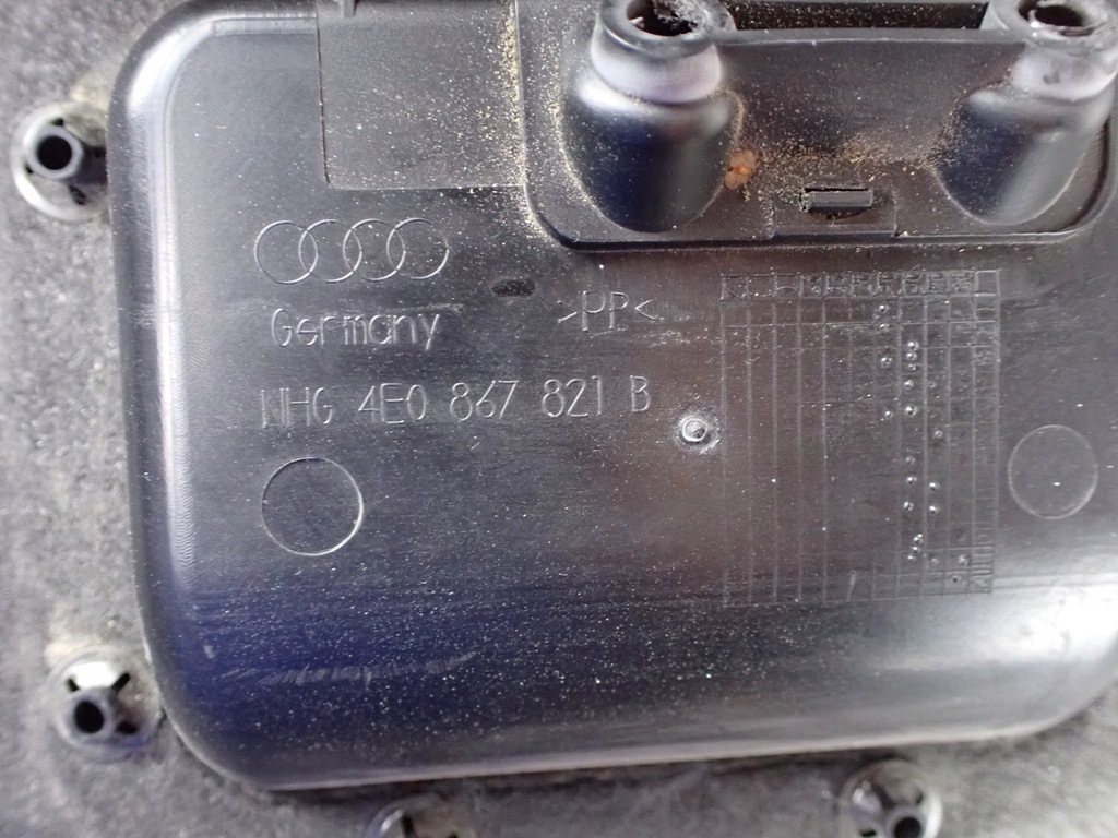 фото №10, Защита обивка крышки багажника ручка audi a8 s8 d3 5.2 короткий 4e0867975k