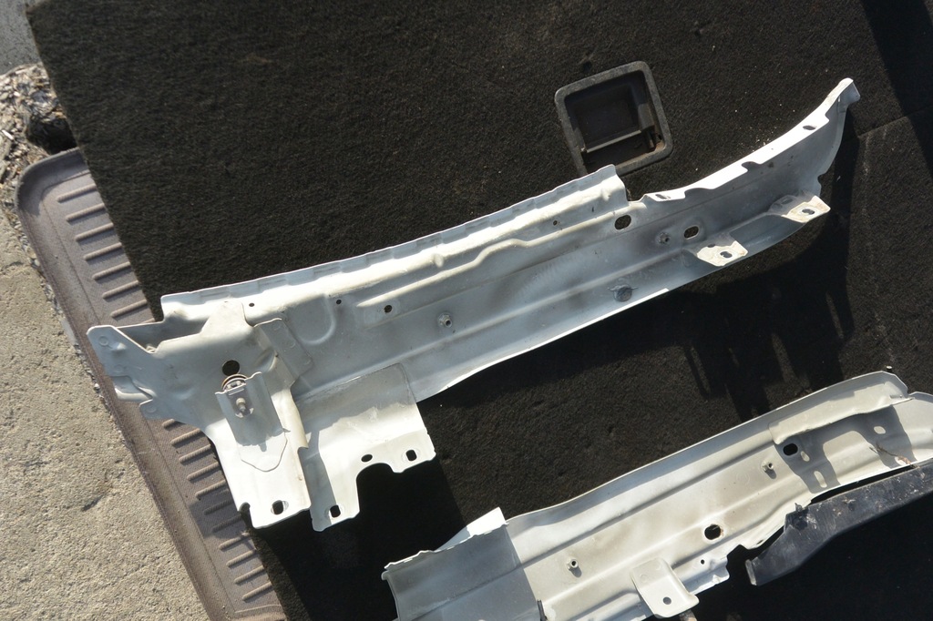 фото №10, Кронштейн крыла перед правое левая lr9a audi q7 4l