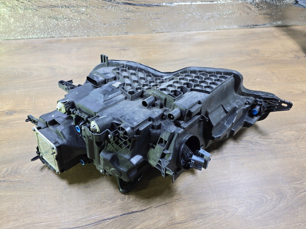 Volvo v60 s60 18- фара перед передняя правый  full led 31656888 Доставка