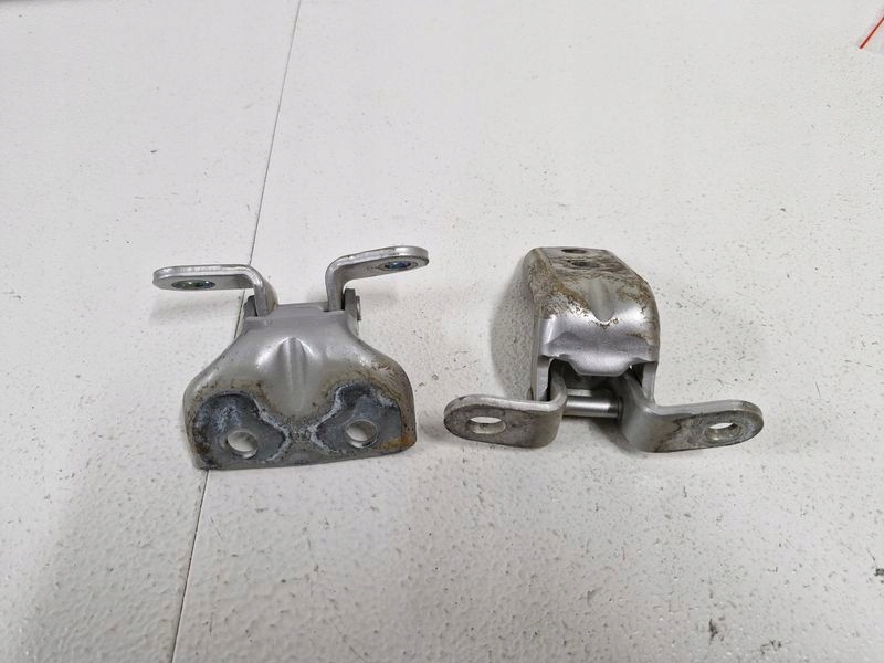 фото №2, Kia sorento ii 2 lift петля петли дверь левый задняя комплект 3d