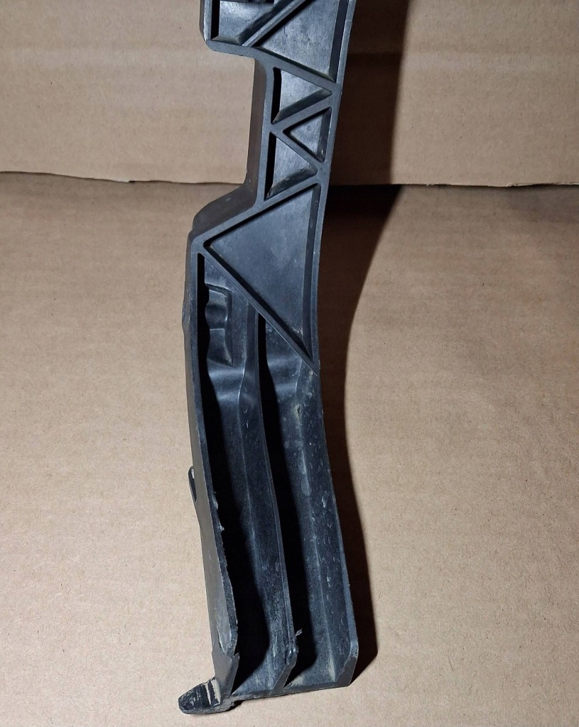 Audi q5-sportback 09-17 направляющая бампера задняя правый оригинальный номер 8r0807454c с Разборки