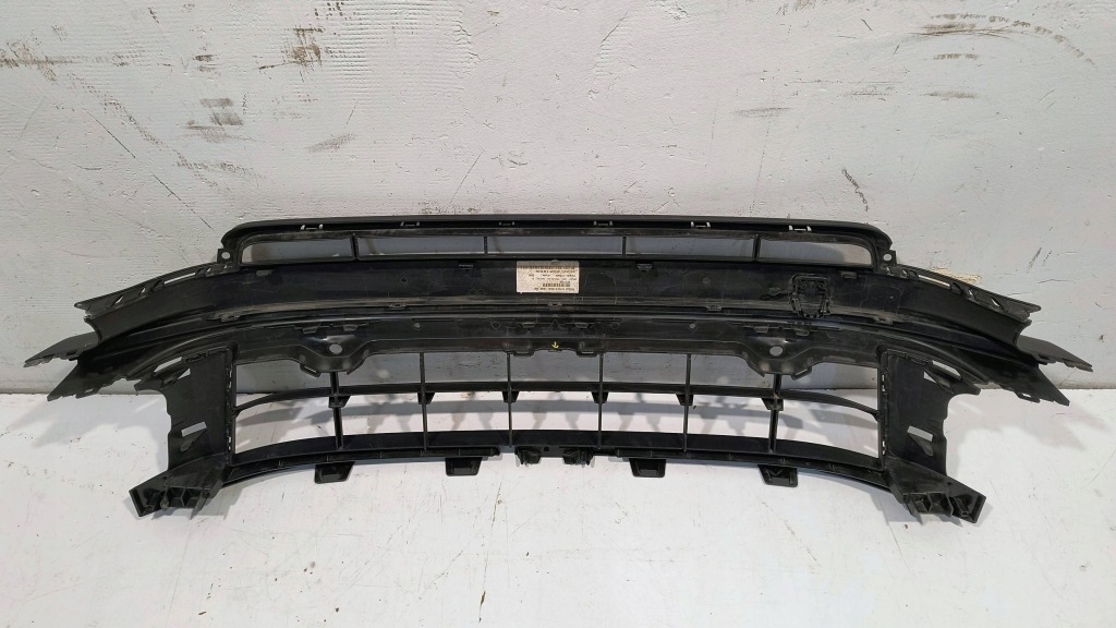 Решётка средняя решётка  бампера перед porsche panamera 3 976 gts Недорого