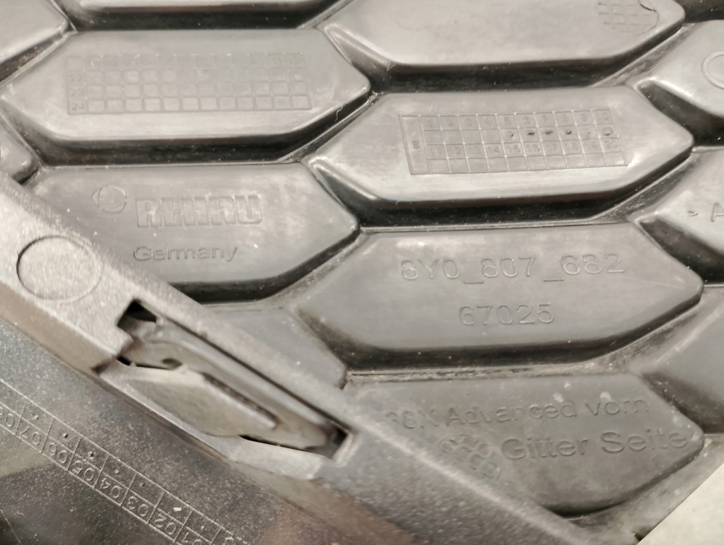 Audi a3 iv 8y правая решётка бампера заглушка с Разборки