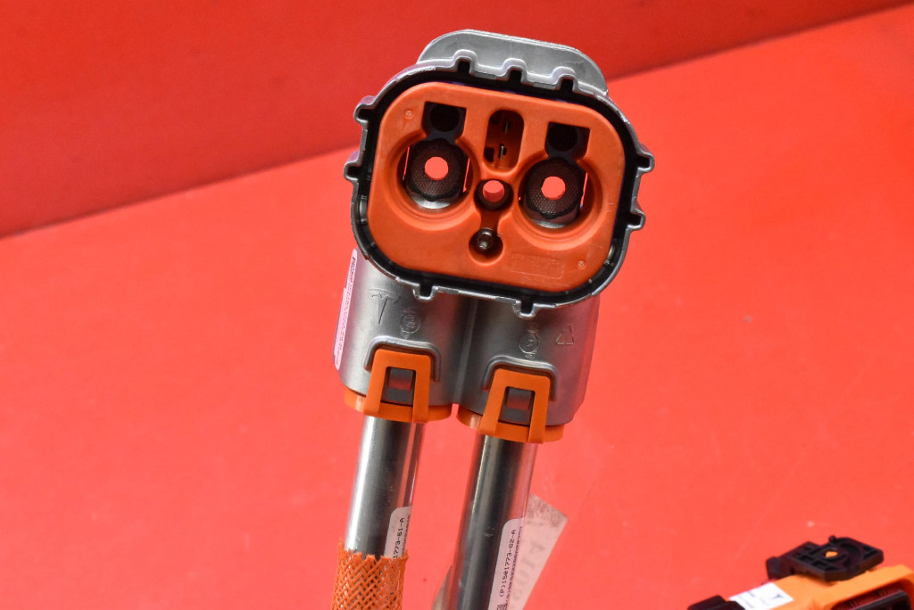 Роз'єм port заряджання 1501773-60-b tesla model y 60 kwh 299 km 20- Зі Шроту