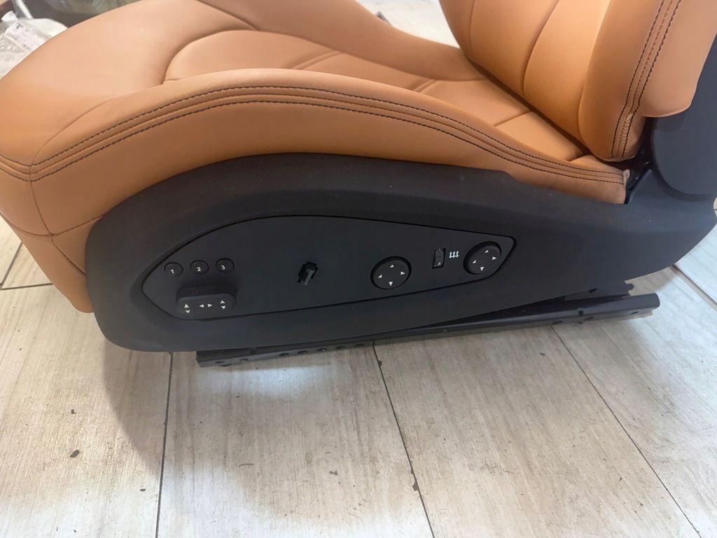 фото №6, Ferrari 488 gtb сидіння водія заднє сидіння