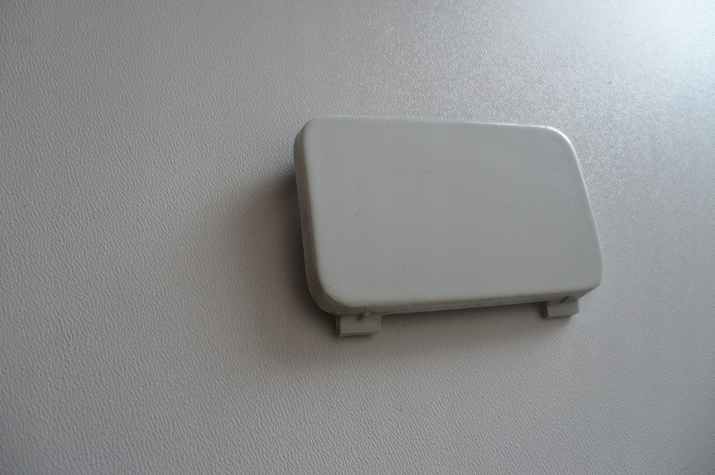 фото №1, Audi q5 8r 2008- заглушка фаркоп бампер задняя левая