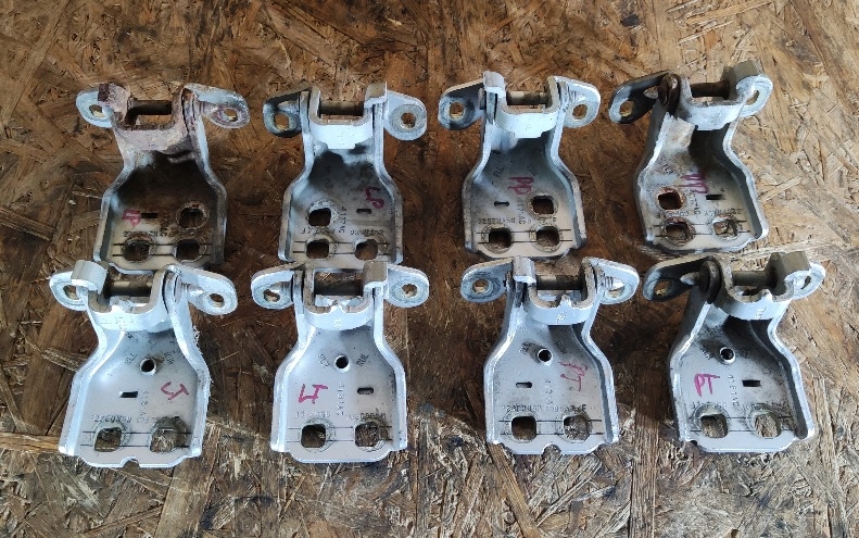 фото №1, Петлі двері правий перед chrysler pacifica