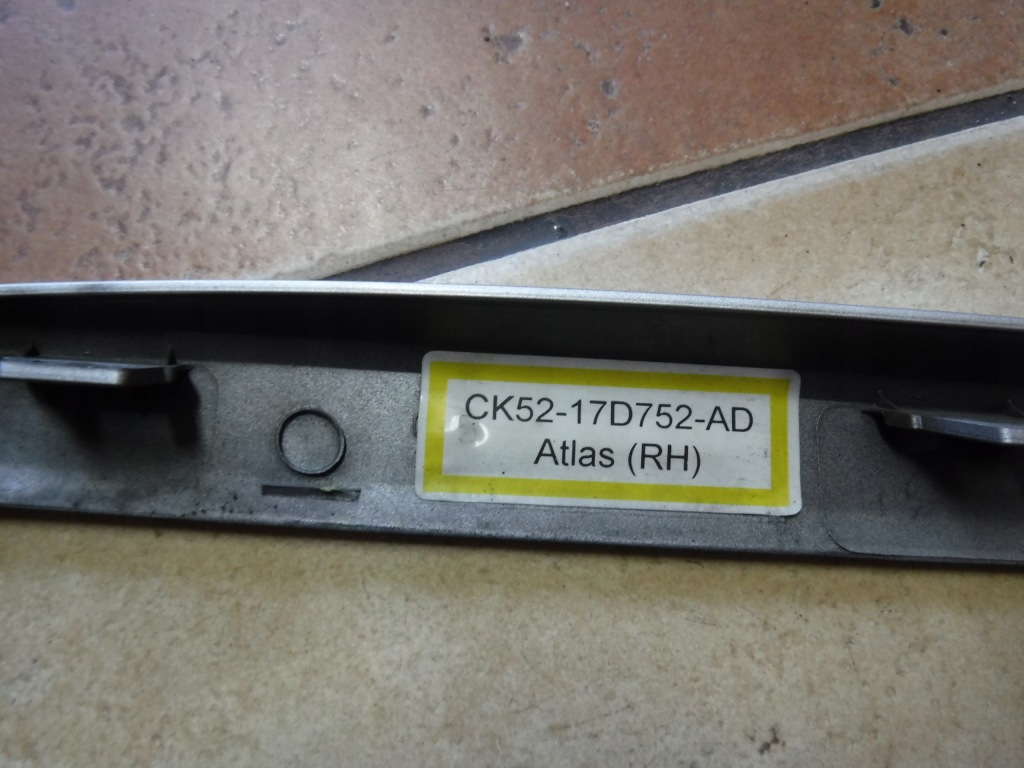 фото №7, Молдинг бампера права land rover ck52-17d752-ad