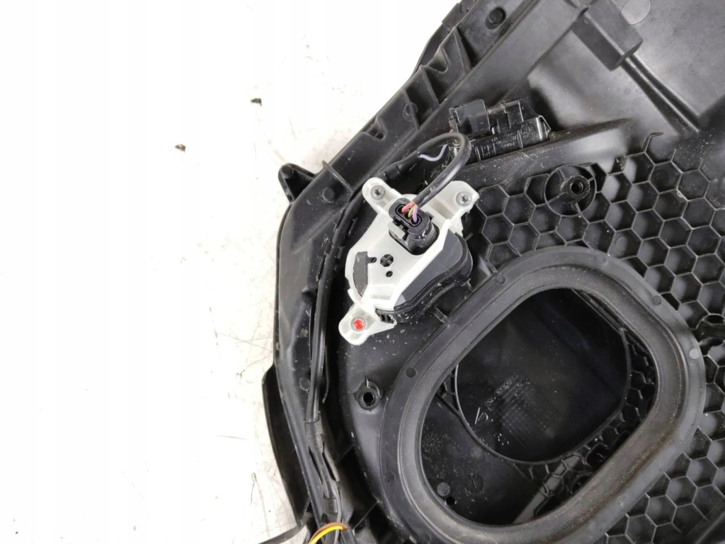 2022 porsche taycan 9j1 кришка роз'єм заряджання 9j1821942e Недорого