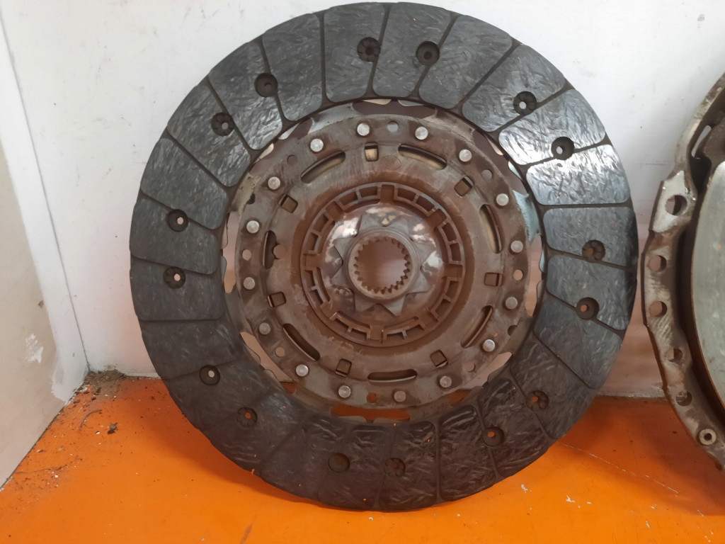 фото №4, Volvo s40 ii 136km 04-07 2.0d зчеплення диск притиск 324043010 d4204t