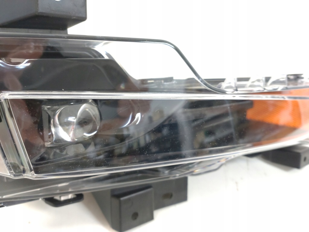 Купити Новий правий протитуманна фара led drl tesla model 3 2017-23 y 2020-24 1077392-00-e