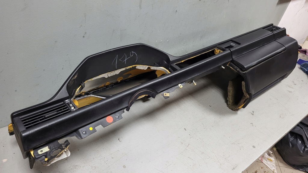 фото №1, Приборная панель приборная панель приборная mercedes e w124