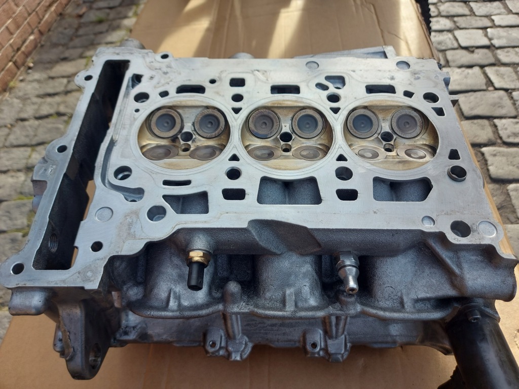 Головка циліндрів вал вали впускний  випускний bmw mini 1.5 1019173 Ціна