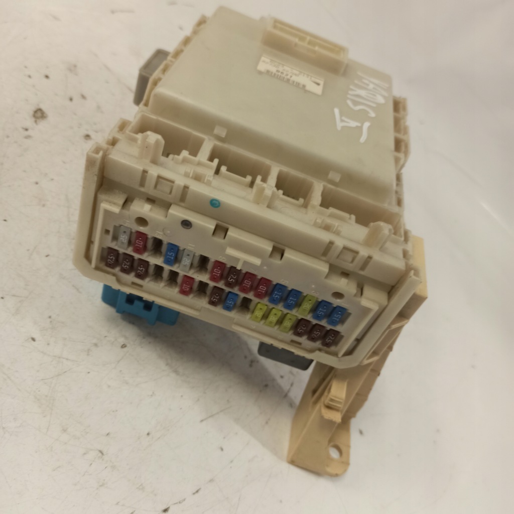 фото №15, Toyota yaris ii коробка предохранителей 82730-52700